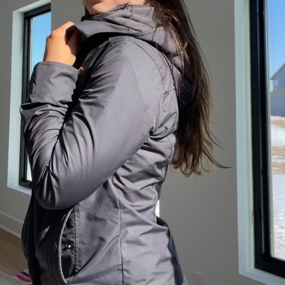 Hollister jacket. Fleece inside L but fits like a small - Picture 2 of 8